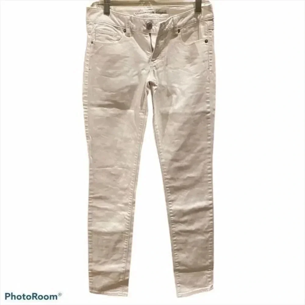 - American Eagle stretch skinny jeans
